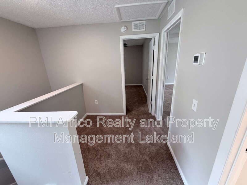 Lakeland House: 3584 Raintree Cir