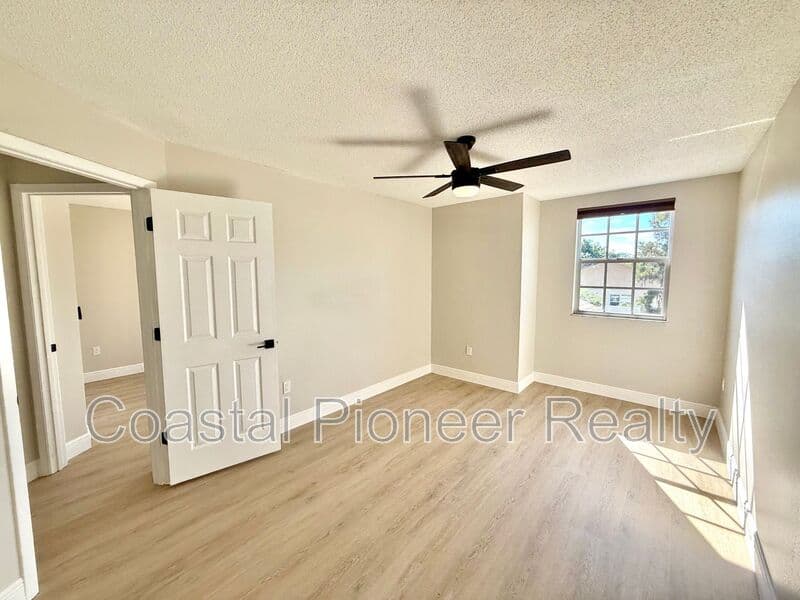 Tampa House: 8731 Huntfield St