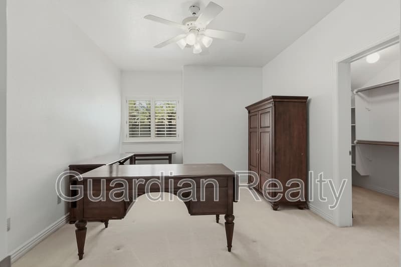 Henderson House: 1888 Woodhaven Dr