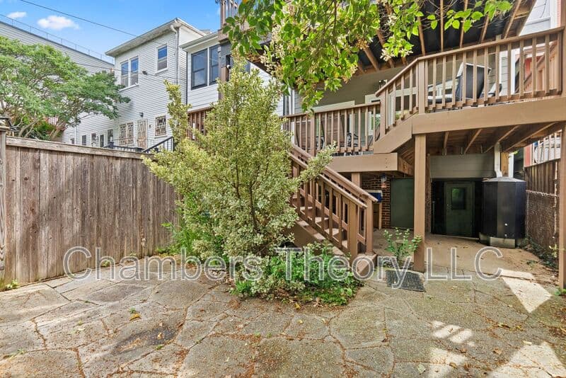 Washington House: 3532 Warder St NW