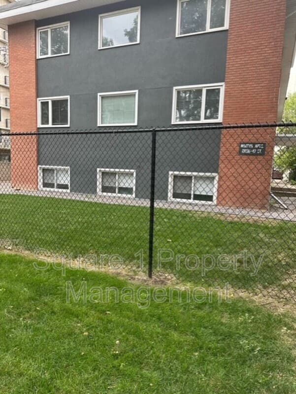 Edmonton, AB Condo: 10036-117 Street