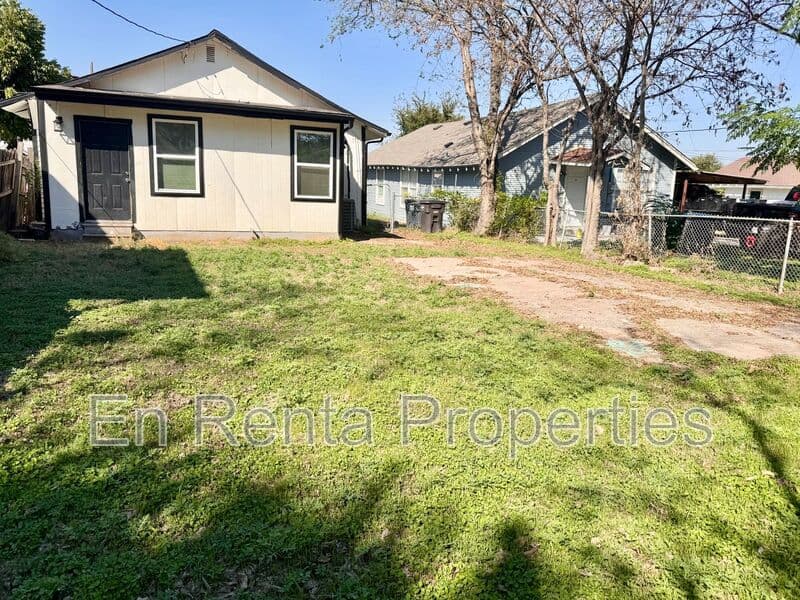 Ft Worth House: 541 Beddell St. W.