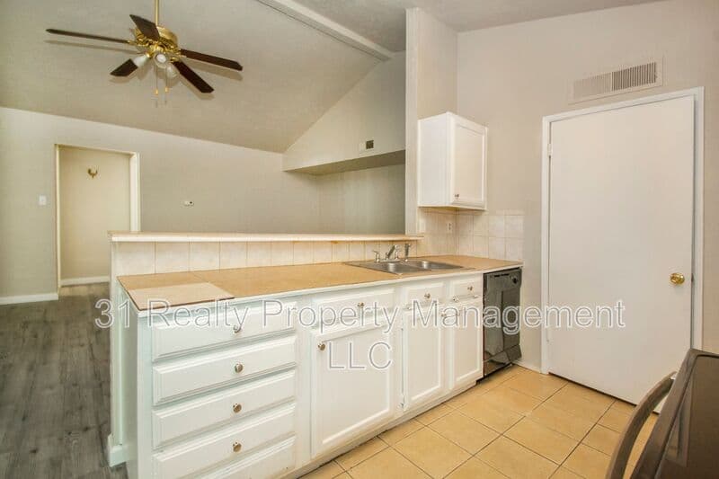 Dallas House: 7062 Pineberry Road