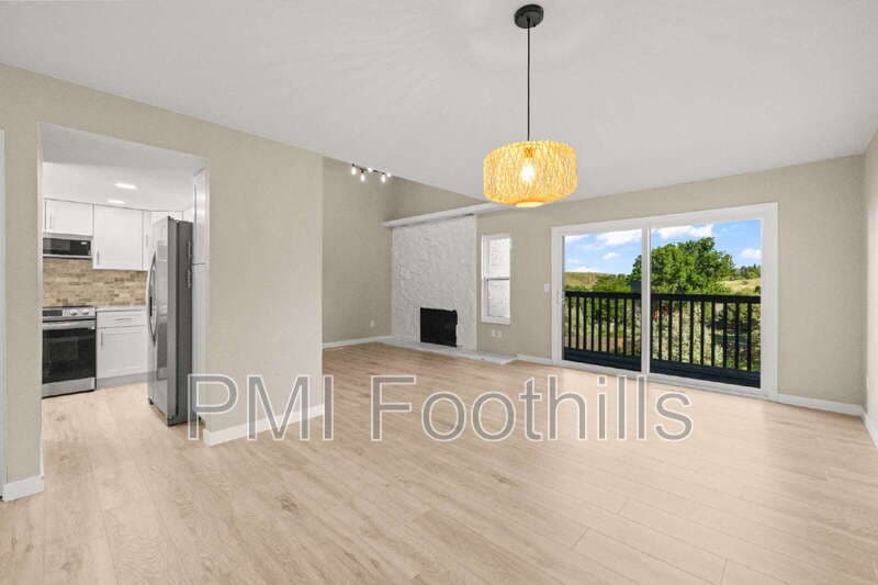 Golden Townhome: 206 South Holman Way