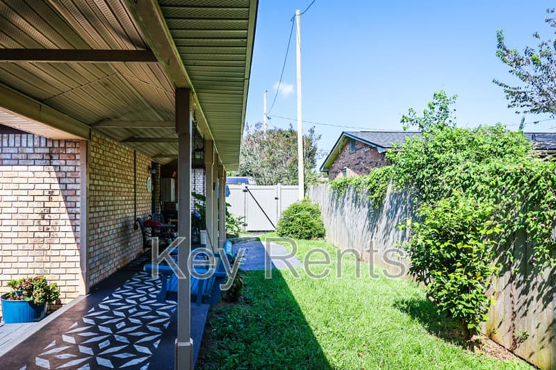 Pensacola House: 7018 Forshalee St