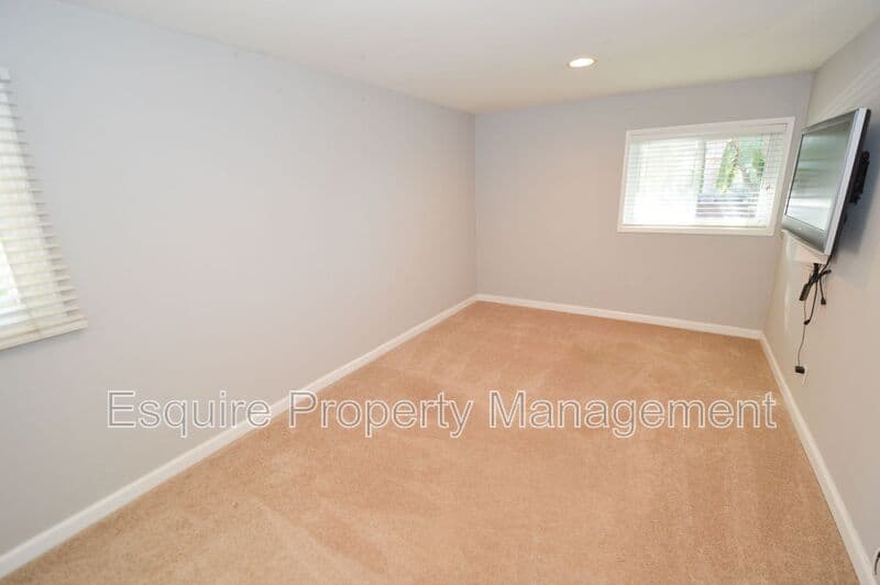 MOORPARK House: 10779 CITRUS DR