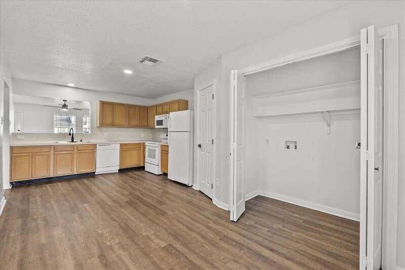 Dickinson Condo: 5139 Caicos Calle