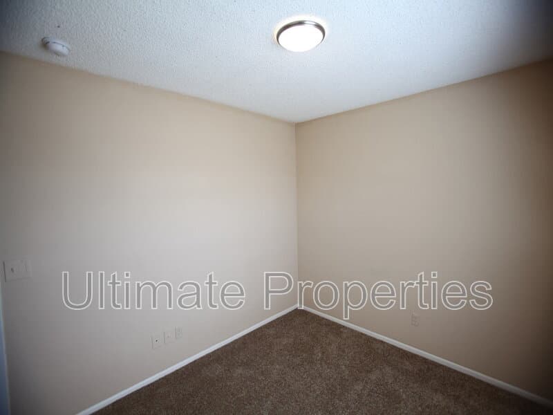 Peoria House: 6938 W Cochise Dr