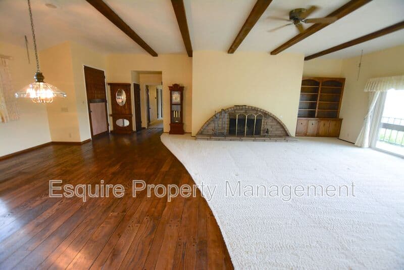 SOMIS House: 5875 N GREENTREE DR