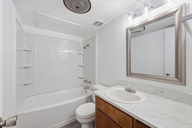 Kirbyville House: 1410 South Elizabeth Avenue