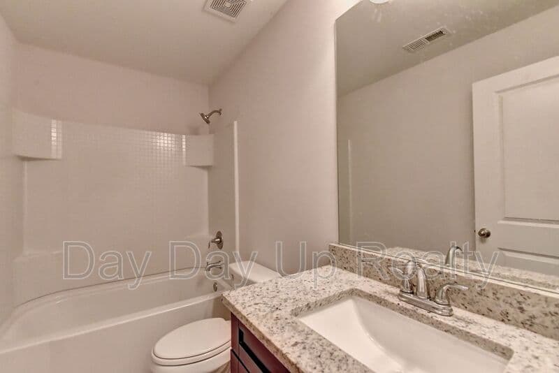 Suwanee House: 5605 Bright Cross Way
