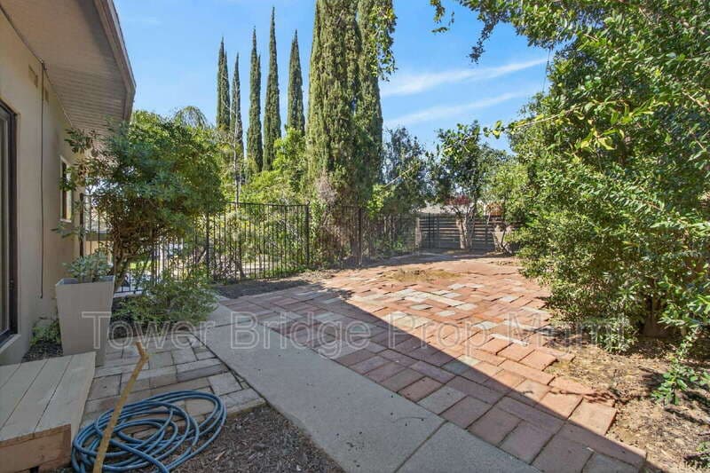 Fair Oaks House: 3937 Orangewood Dr