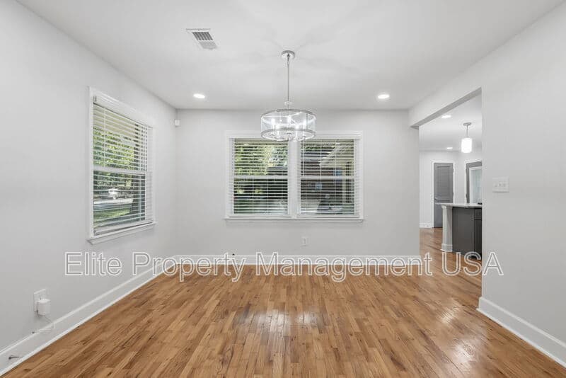 Decatur House: 1395 Dennis Drive