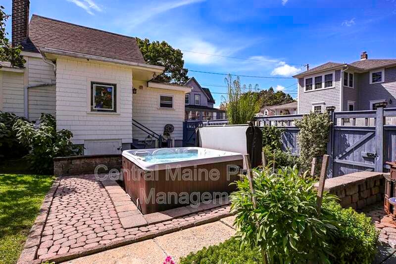 Old Orchard Beach House: 20 13th Street