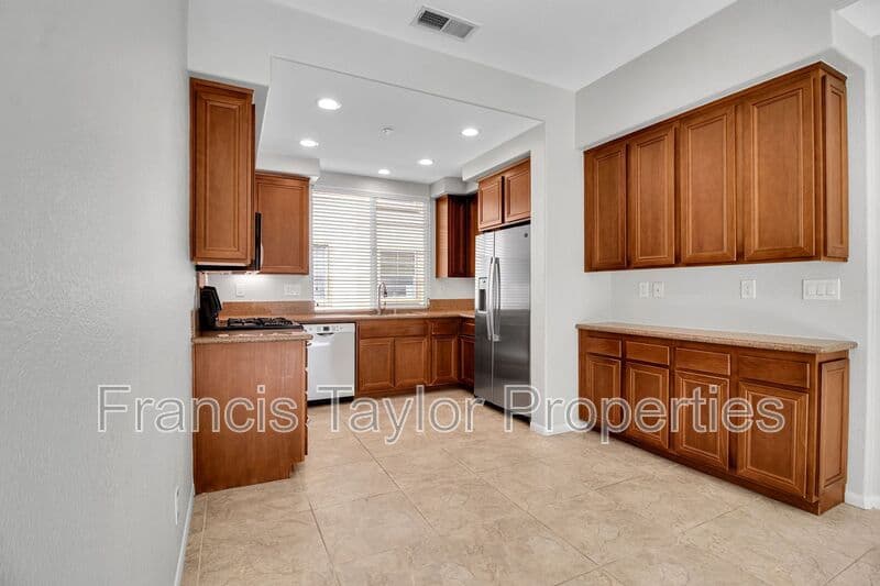 San Marcos House: 633 Kellogg Street