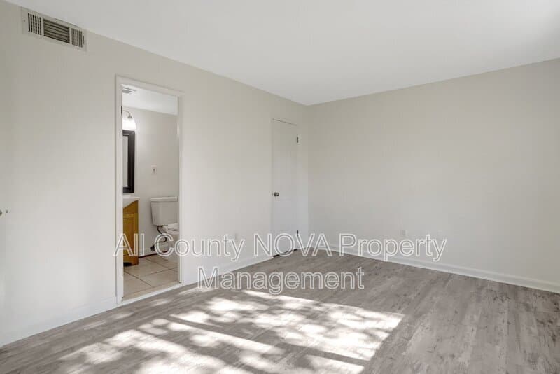 Alexandria Condo: 4 S Van Dorn St