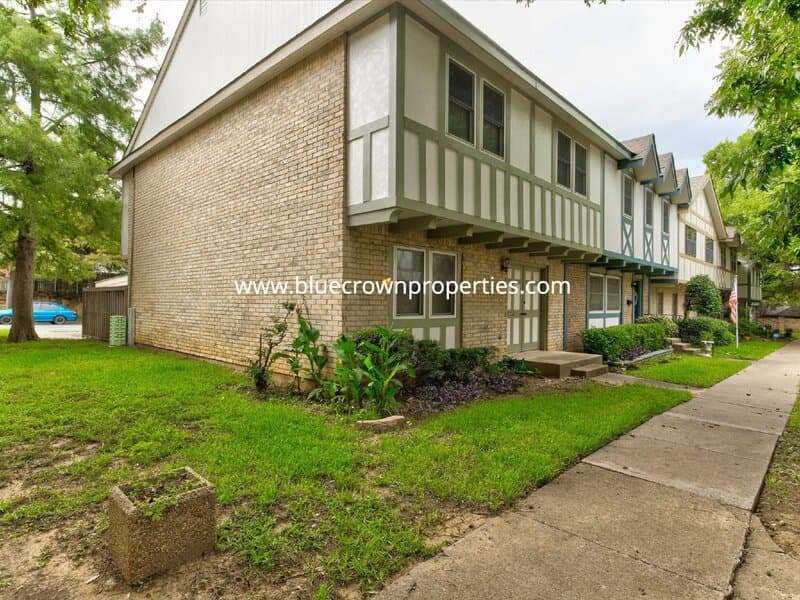 Arlington House: 462 Westview Terrace
