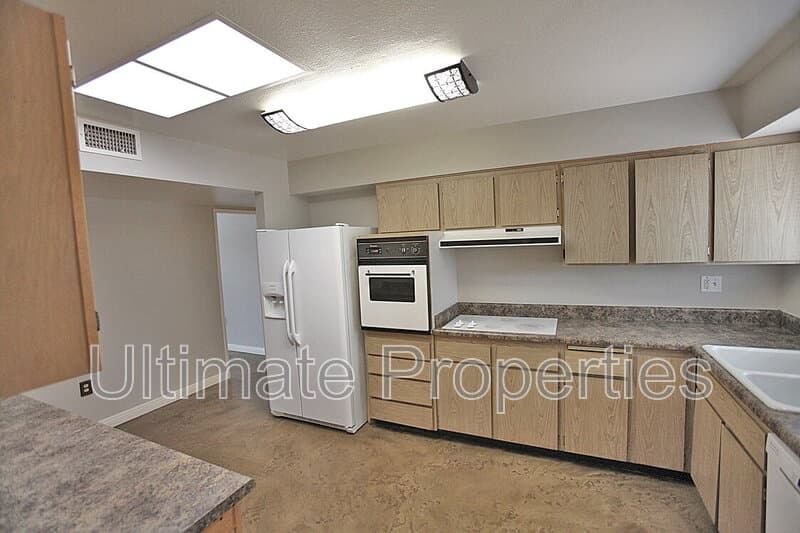 Sun City House: 9331 W Arrowhead Dr