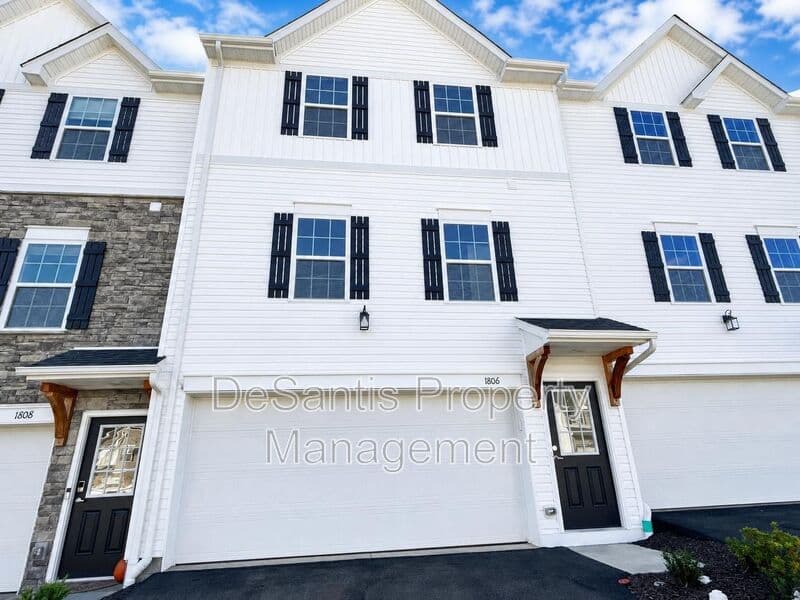 Imperial House: 1806 Canterbury Drive