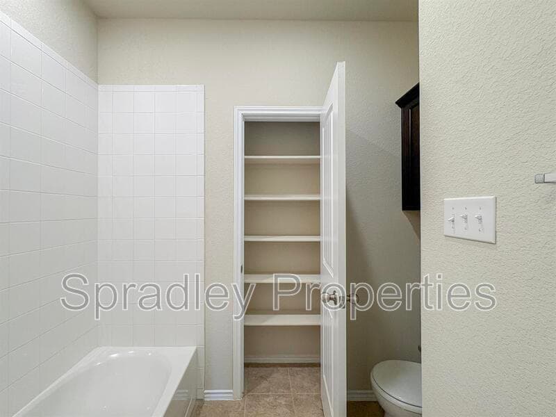 Belton House: 4617 Abergavenny Dr