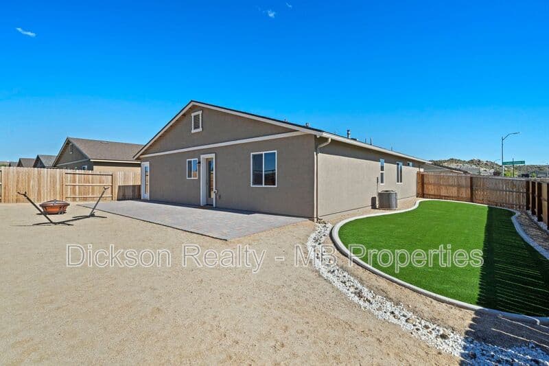 Reno House: 635 Fallon Station Road