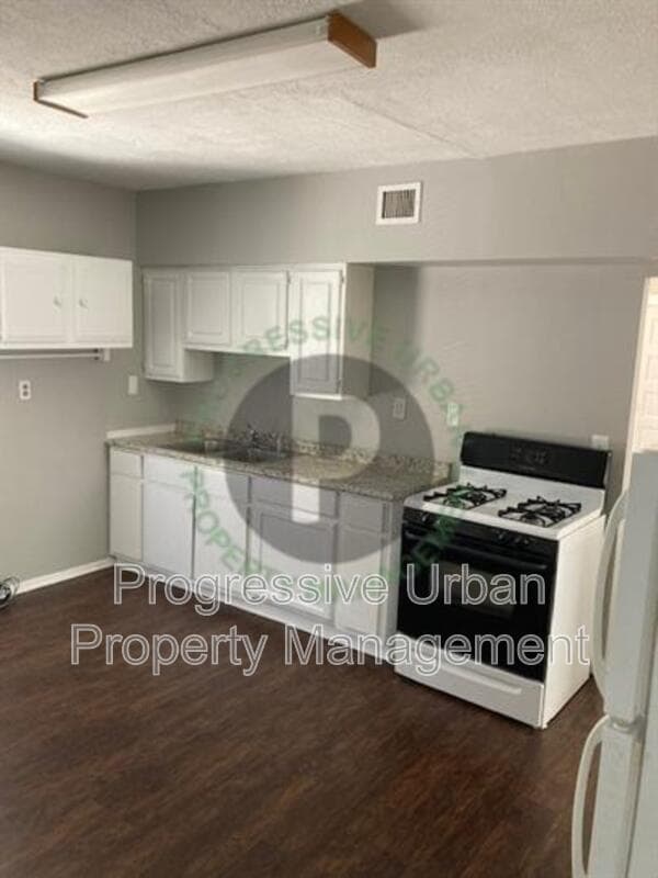 Cleveland Condo: 4012 Woodbridge Avenue - Up