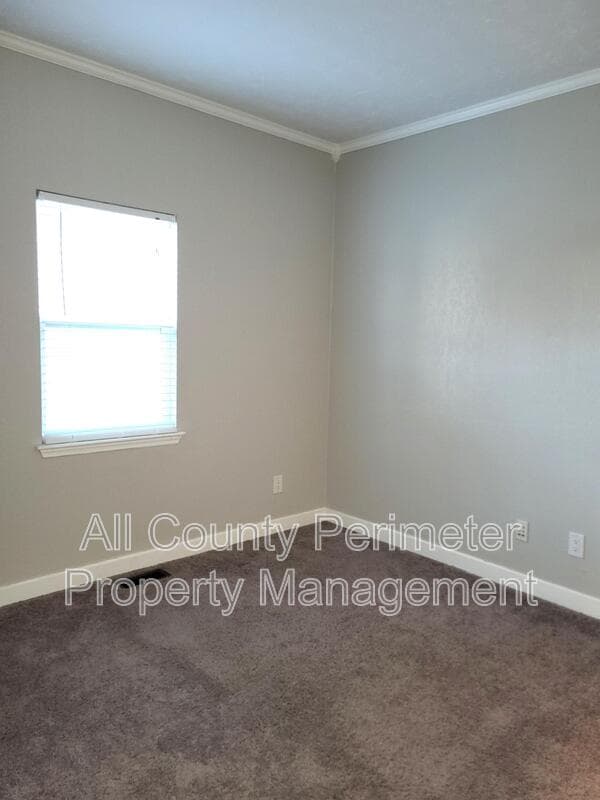 Lithonia House: 694 Shore View