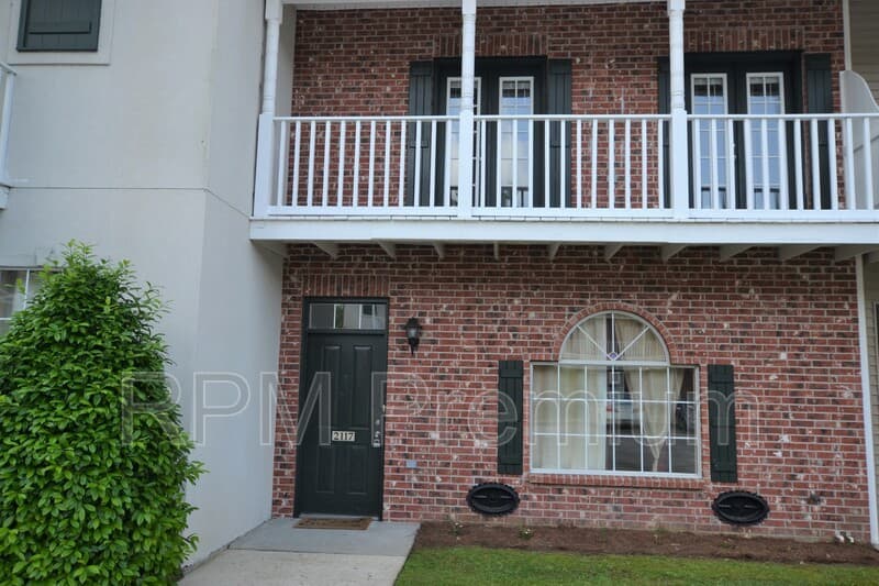 Baton Rouge House: 2117 Cypress Hall Alley