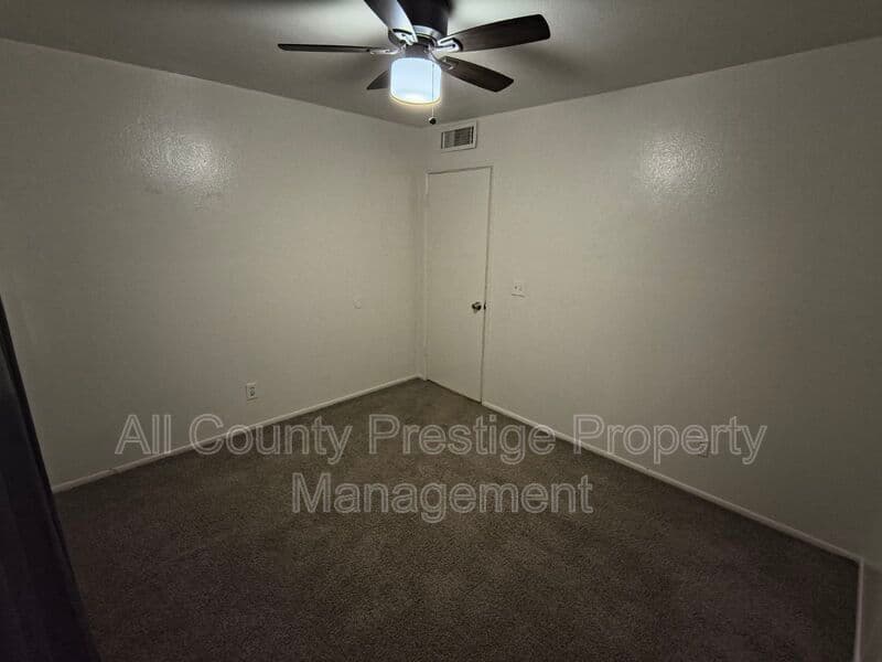 Glendale Townhome: 7524 N 47th Dr.