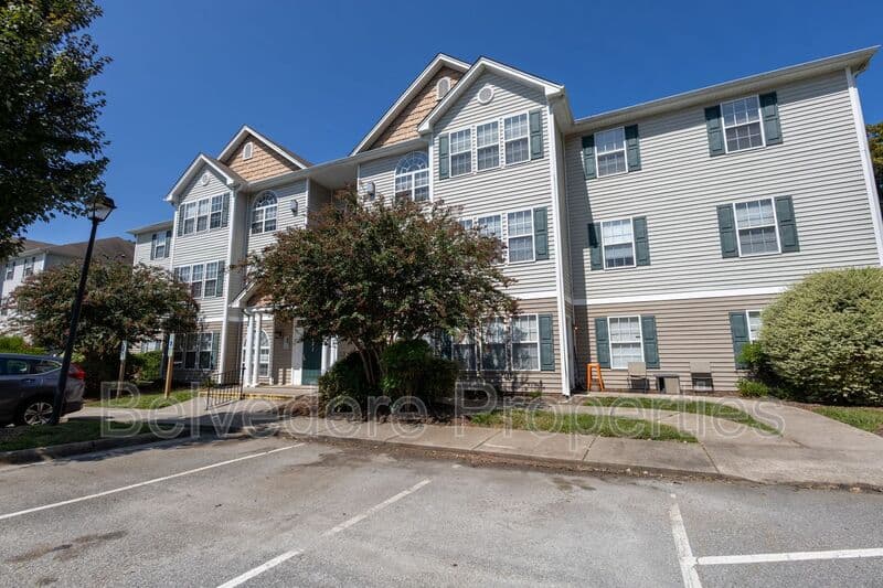 High Point House: 6121 Hedgecock Cir