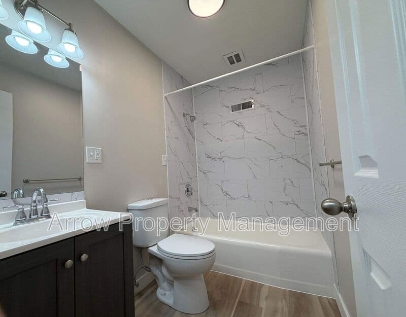 Hebron House: 915 Lincoln-2