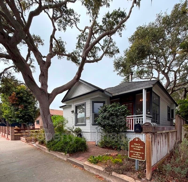 Pacific Grove House: 622 Congress Ave