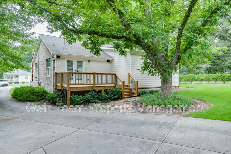 Lawrenceville House: 75 Cherry St