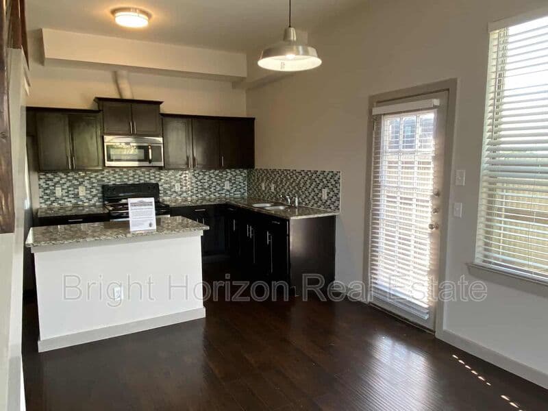 Hurst Condo: 3601 Valley Vista Drive
