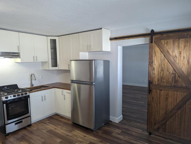 Pella Condo: 205 Oskaloosa Street - 201