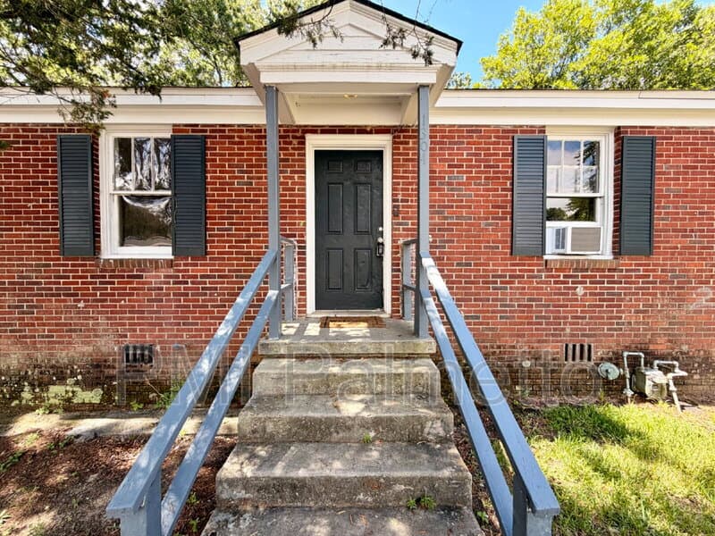 Columbia House: 1304 Mount Vernon Street