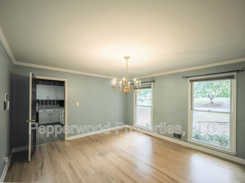 Spartanburg House: 204 Fernbrook Circle