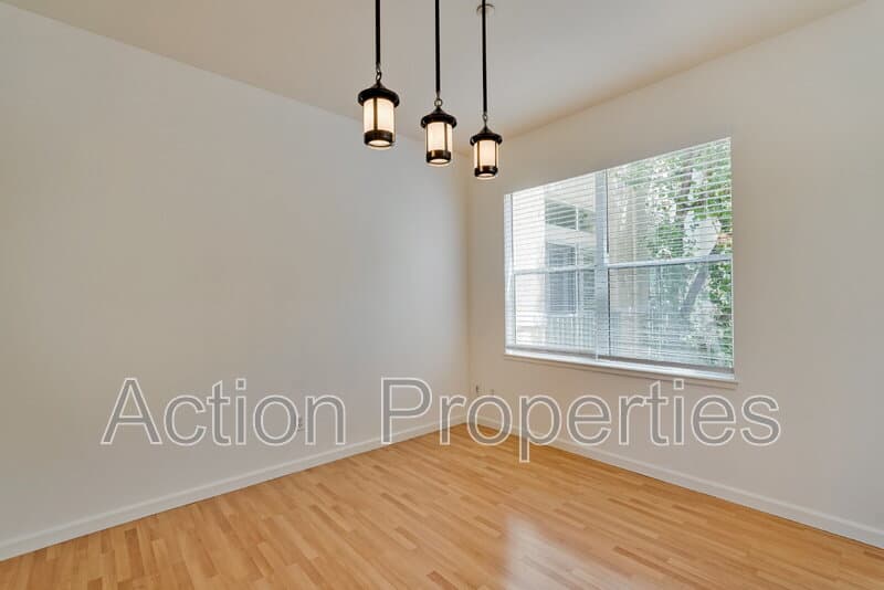 Mountain View Townhome: 146 Holly Court