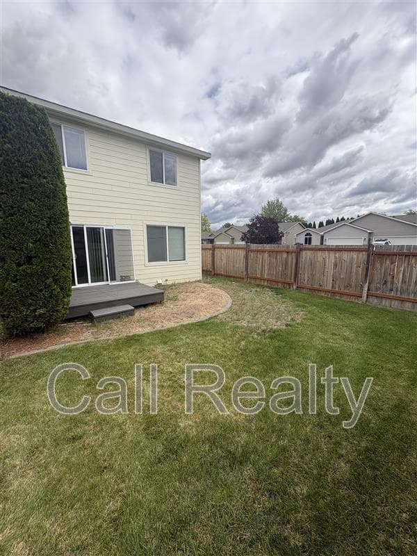 Spokane valley Townhome: 18716 E Augusta