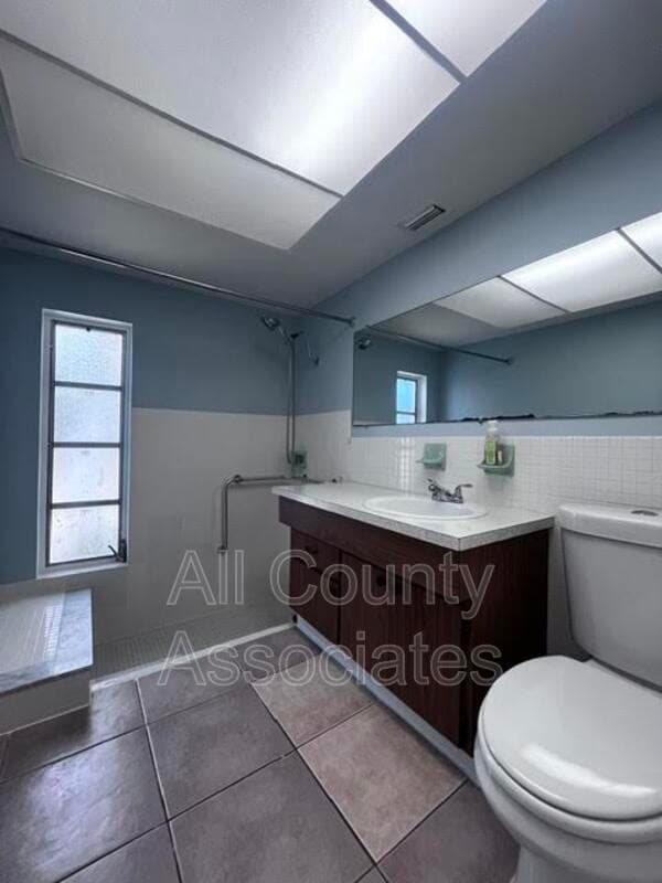 Holiday House: 3404 Devonshire Dr