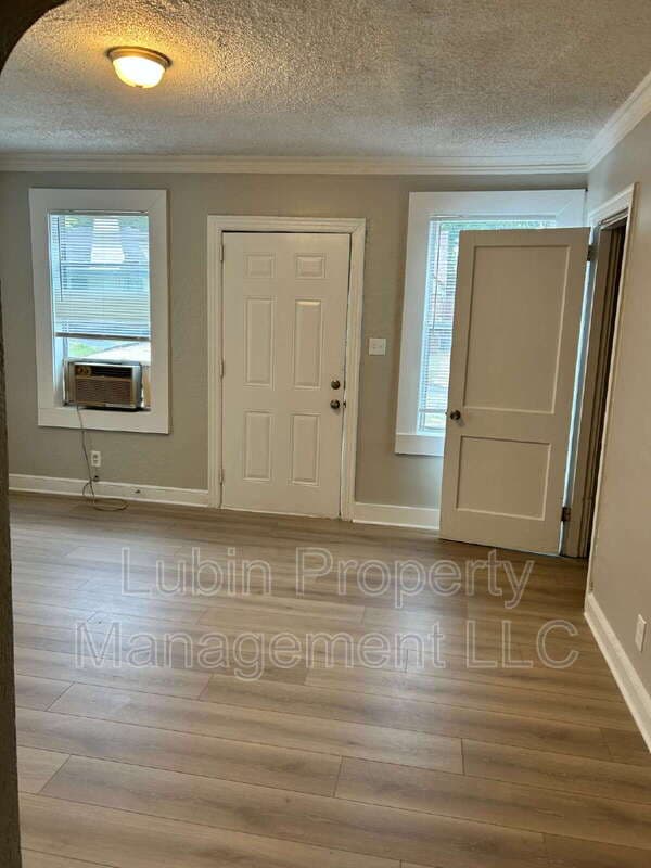 Memphis Condo: 2406 Forest Ave