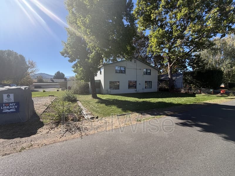 Grants Pass Condo: 1628 Leonard Rd