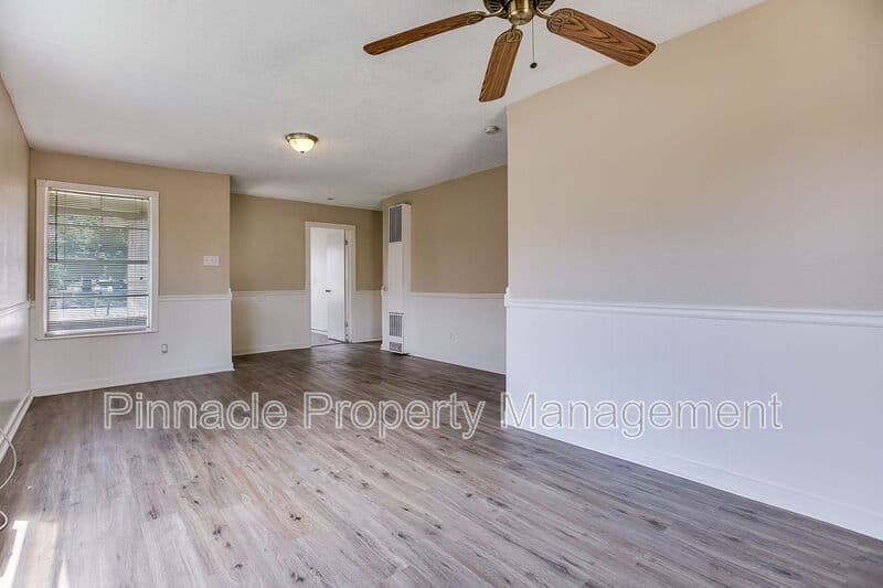 San Angelo House: 132 E 11th St