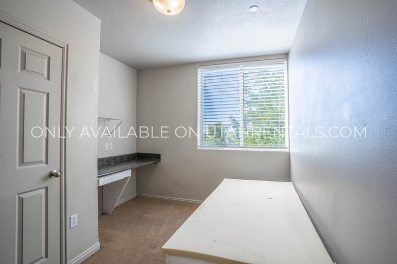 Provo House: 884 E 700 N