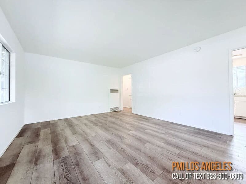 North Hollywood Condo: 10565 Camarillo St