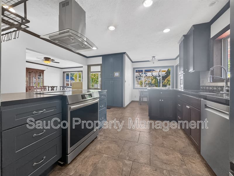 West Linn House: 2312 5th Avenue