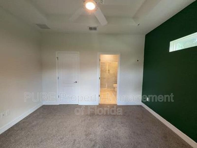 Ocala House: 13831 Sw 33rd Terr