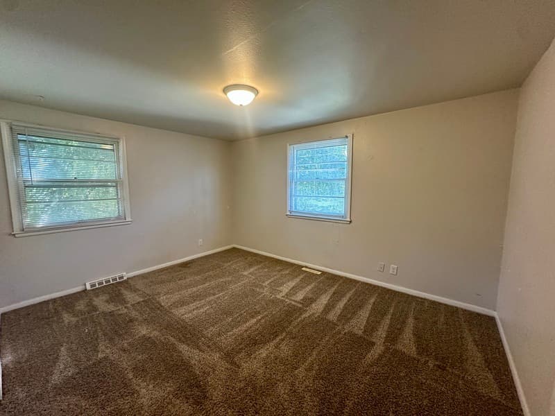 Cedar Rapids House: 1555 Park Ave SE