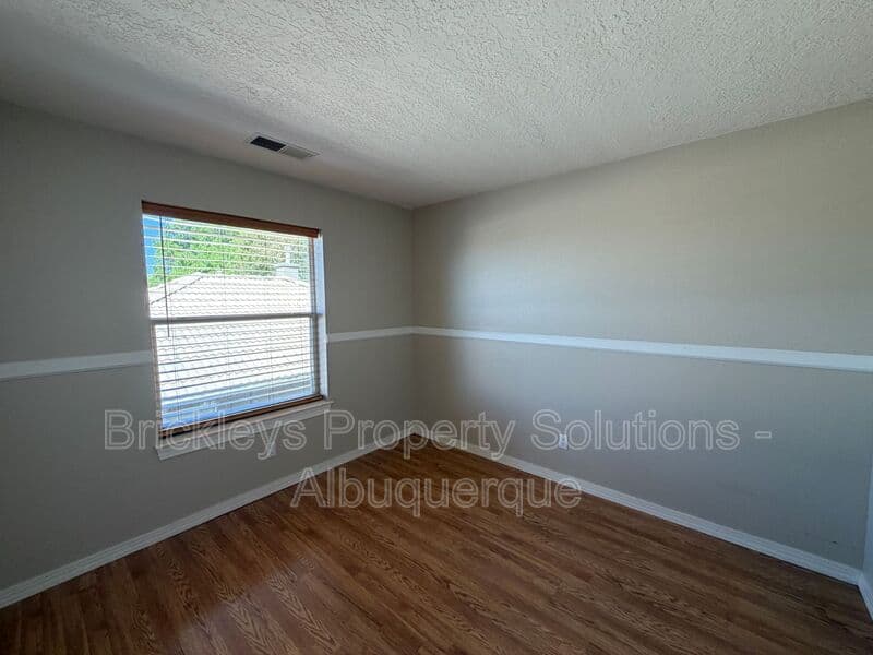 Albuquerque House: 6517 Glen Oak NE