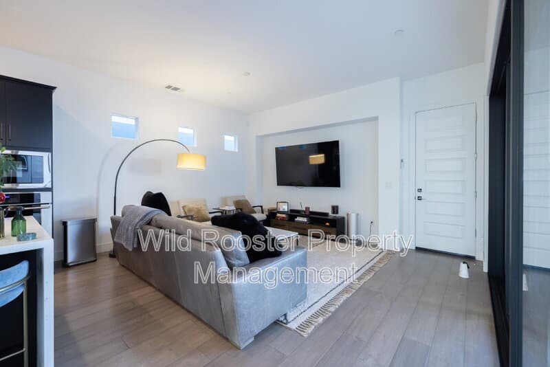 Sacramento House: 3500 Forney Way